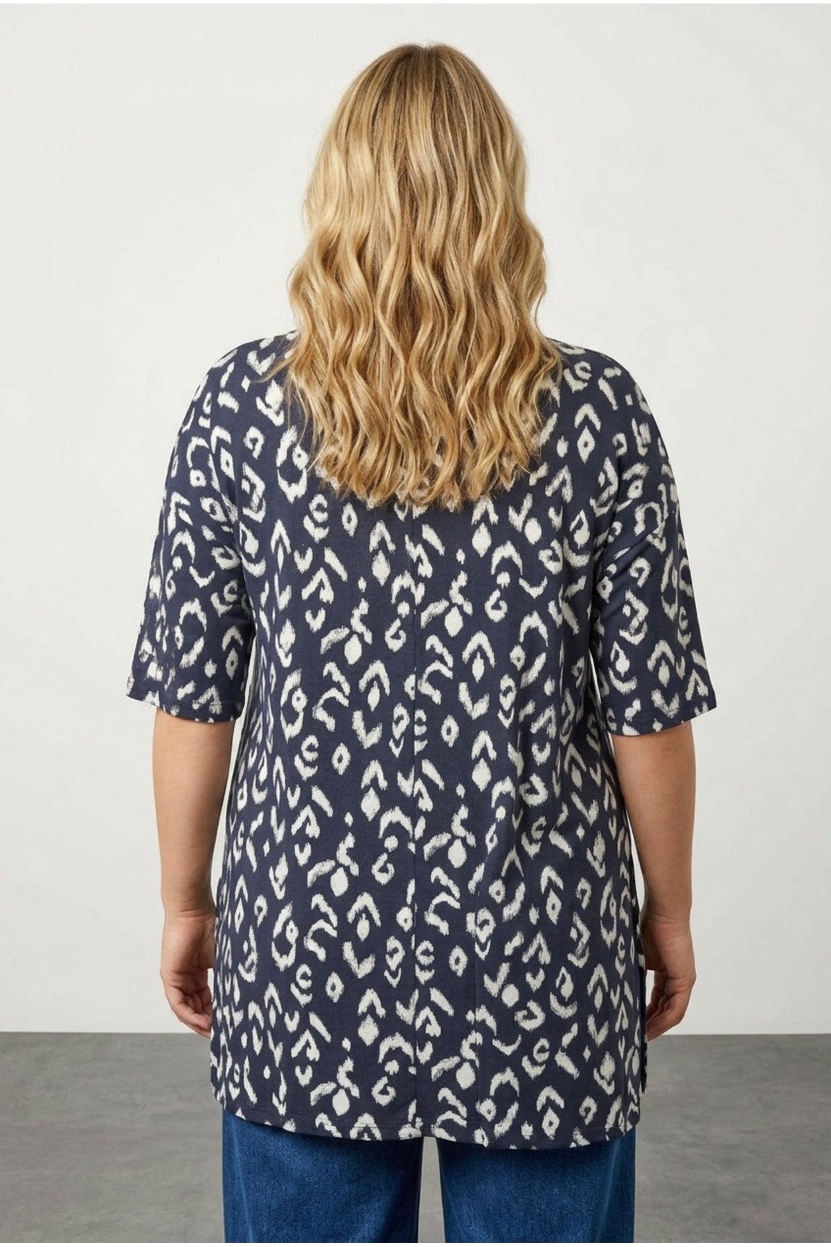 Plus Size Crew Neck Sequin Embellished Slit Detail Blouse