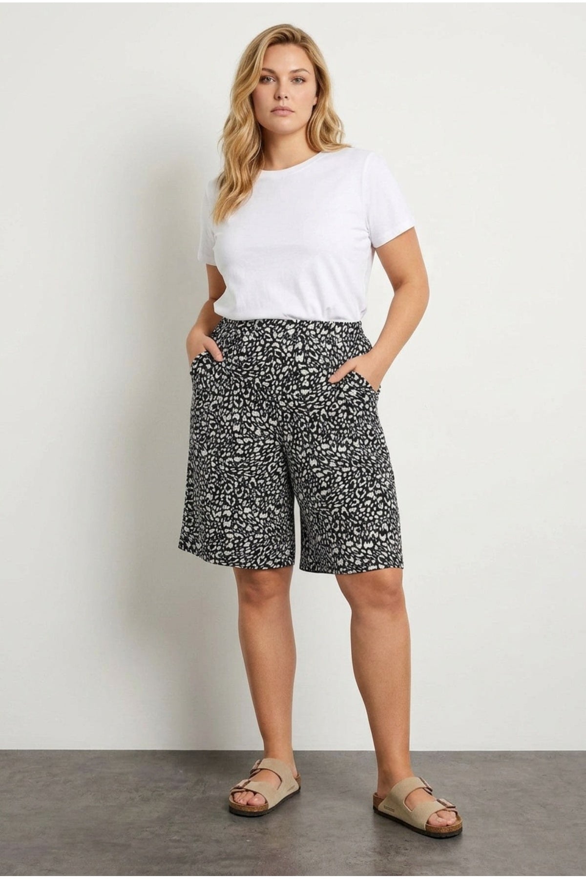 Plus Size Elastic Waist Patterned Loose Fit Stretchy Shorts
