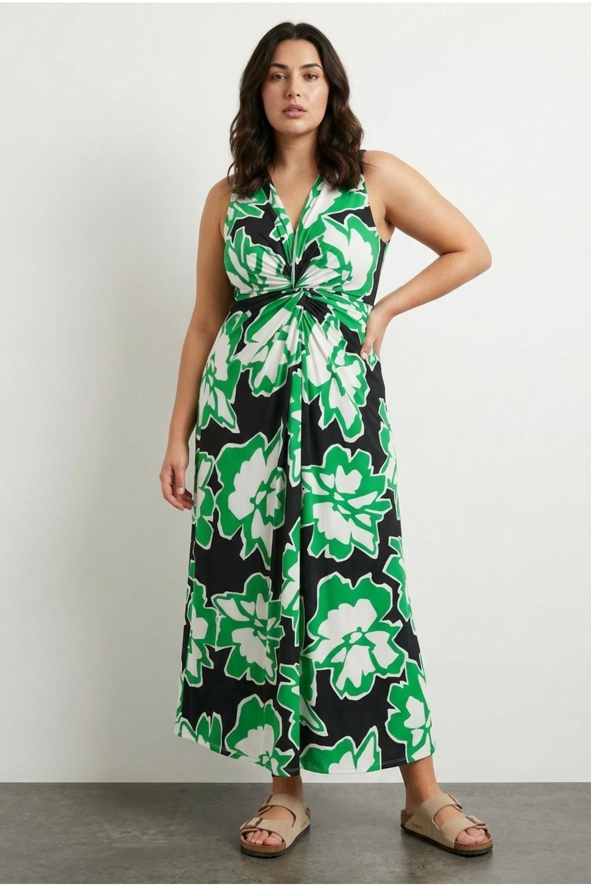 Plus Size V-Neck Sleeveless Floral Patterned Ruched Front Maxi Dress