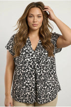 Plus Size V-Neck Floral Patterned Short Sleeve Blouse