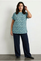 Plus Size Short Sleeve Crew Neck Tile Patterned T-shirt