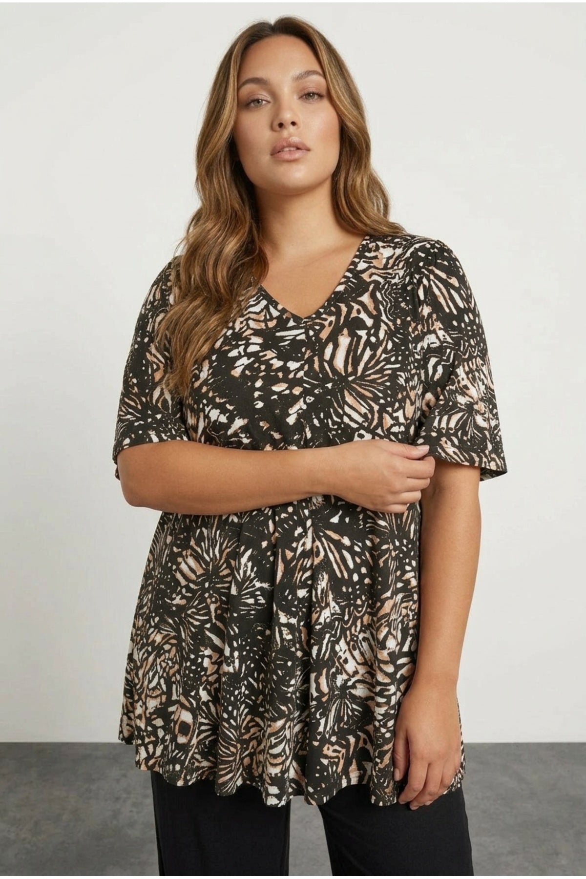 Plus Size V-Neck Front Pleated Short Sleeve Patterned Blouse