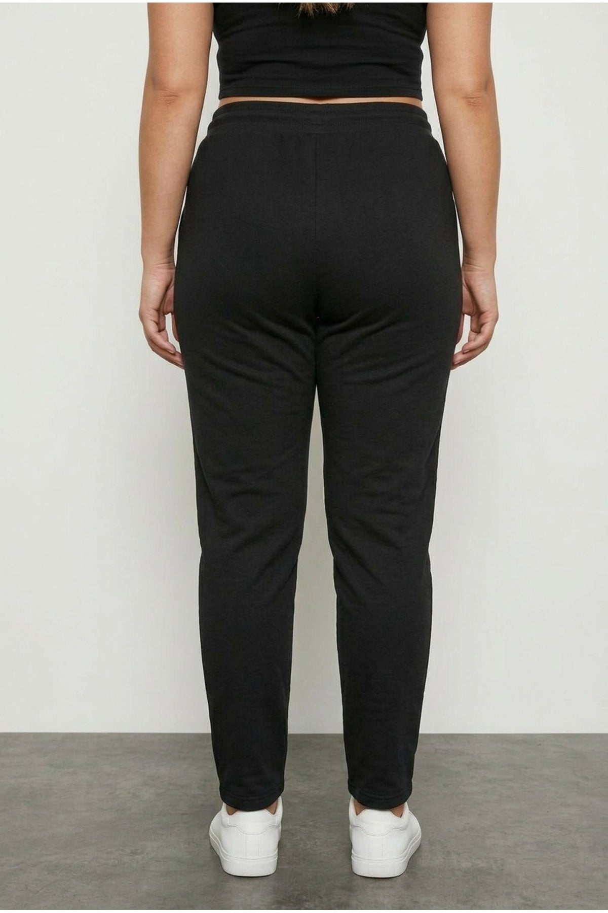 Plus Size Elastic Waist and Gathered Pocket Straight Leg Sweatpants